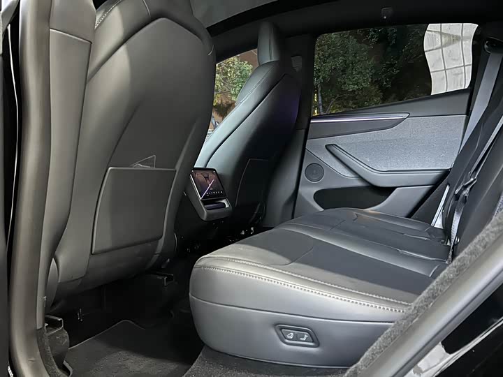 Photo 9 - Tesla Model Y