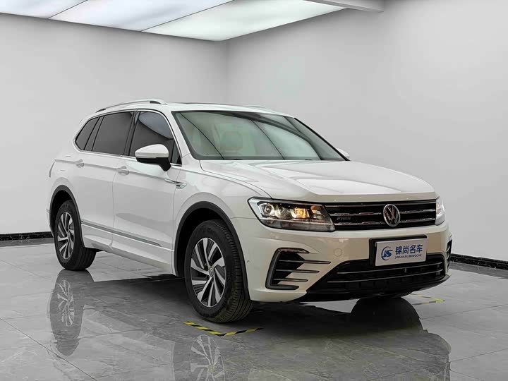 Фото 4 - Volkswagen Tiguan L Hybrid