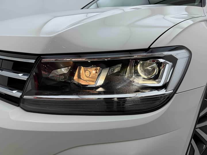 Фото 5 - Volkswagen Tiguan L Hybrid