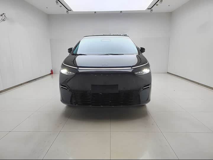 Фото 2 - XPeng X9