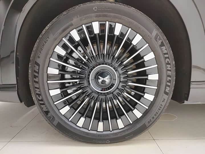 Фото 9 - XPeng X9