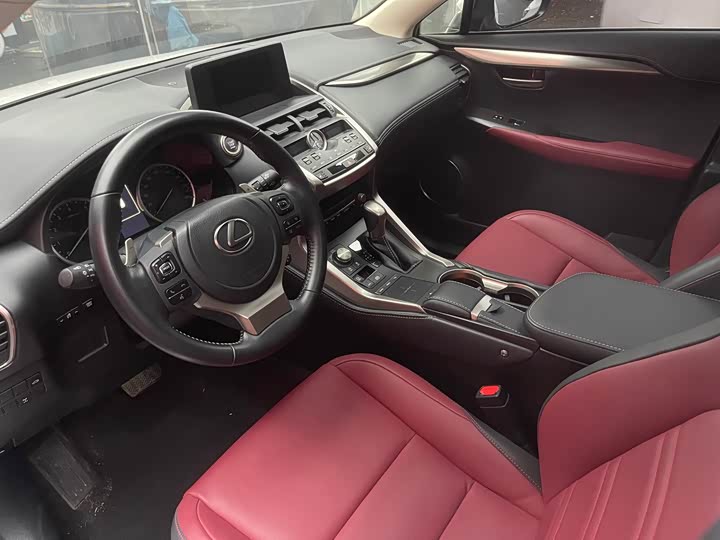 Фото 4 - Lexus NX