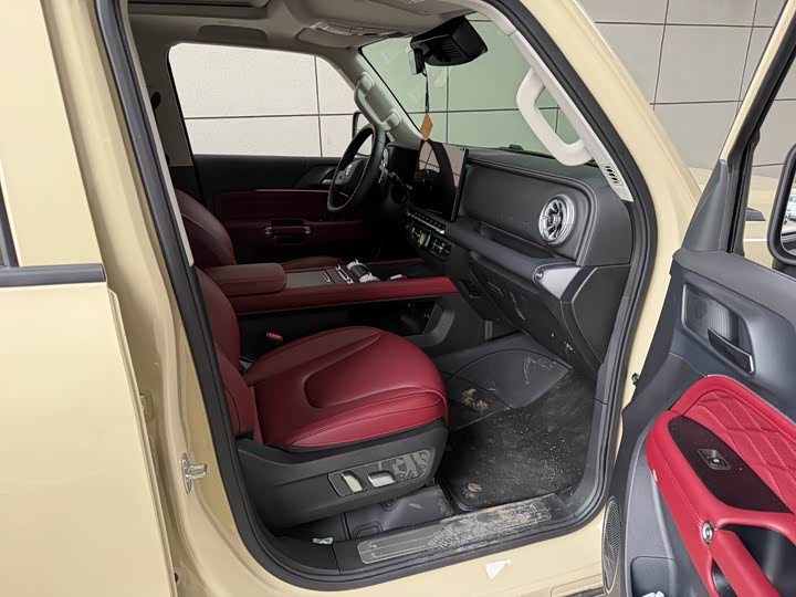 Фото 6 - Tank 300