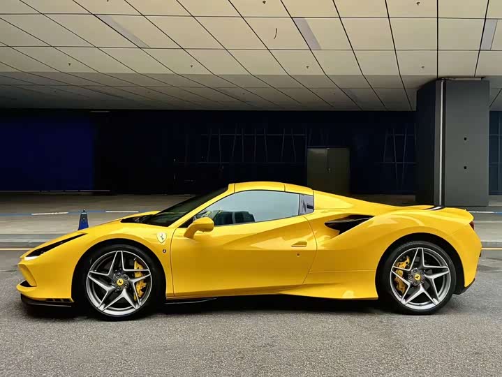 Photo 3 - Ferrari F8