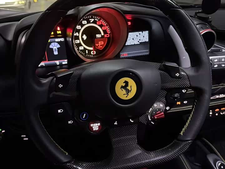 Photo 5 - Ferrari F8