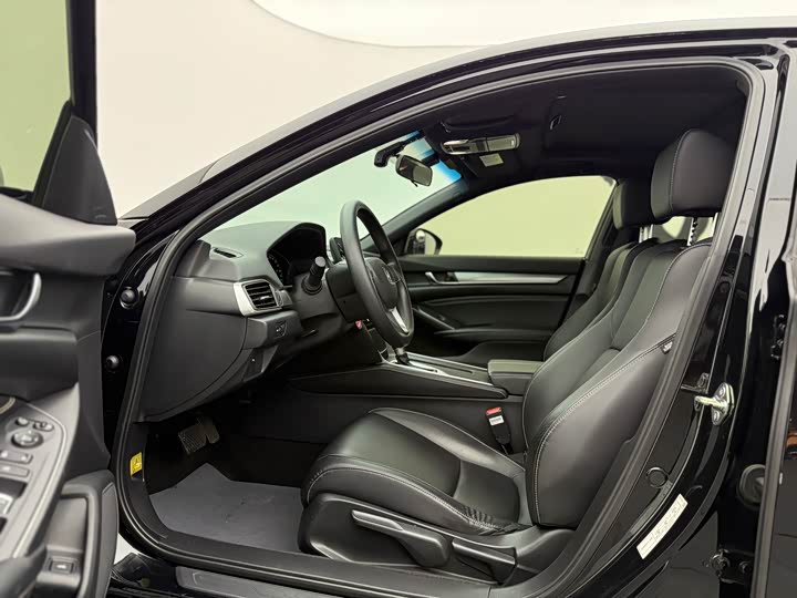 Фото 5 - Honda Inspire