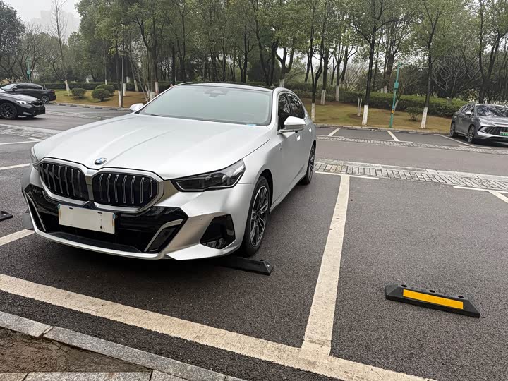 Фото 1 - BMW 5 Series