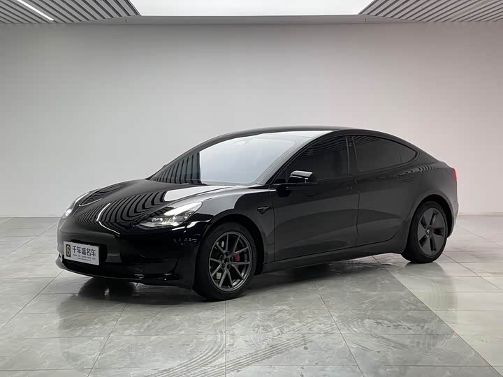 Фото 1 - Tesla Model 3