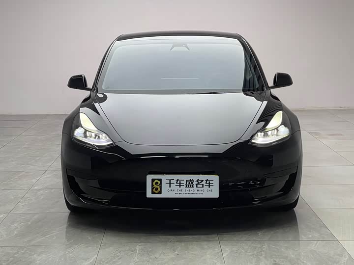 Фото 2 - Tesla Model 3