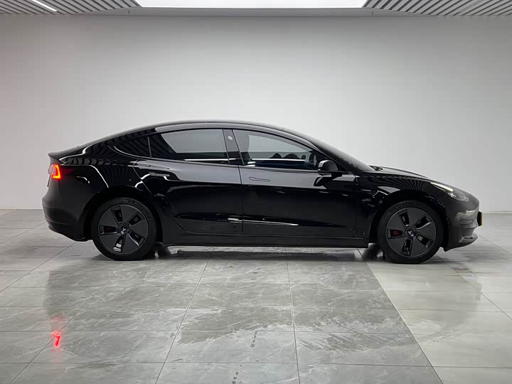 Фото 8 - Tesla Model 3