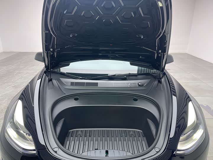 Фото 9 - Tesla Model 3