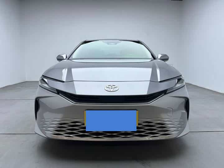 Фото 1 - Toyota Camry