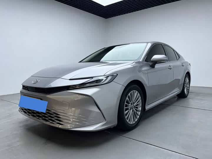 Фото 2 - Toyota Camry