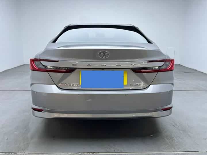 Фото 5 - Toyota Camry