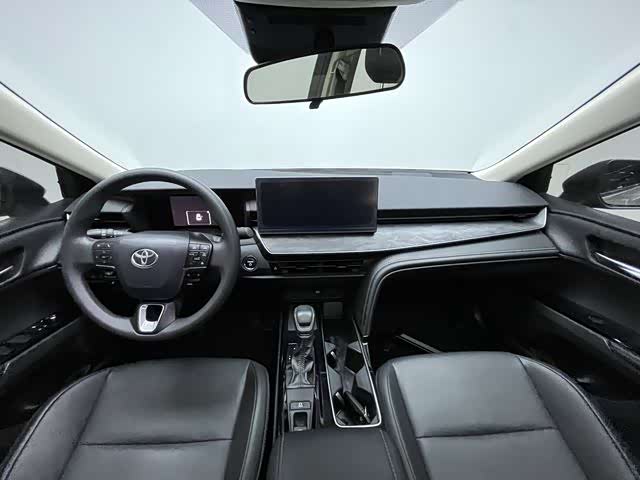 Фото 7 - Toyota Camry