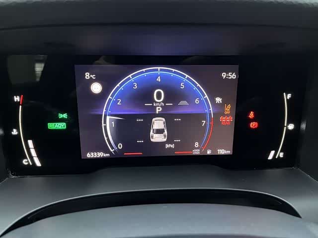 Фото 8 - Toyota Camry