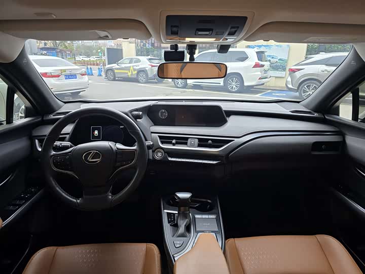 Фото 6 - Lexus UX