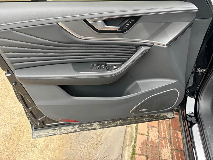 Photo 5 - Hongqi HS5