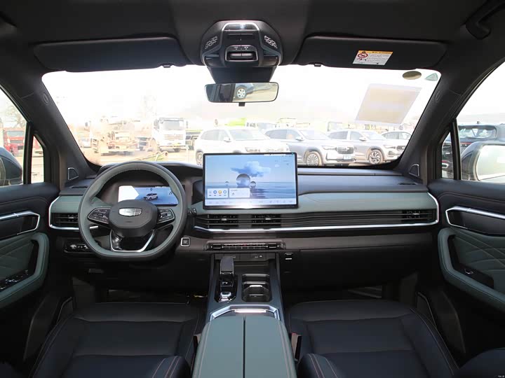 Фото 2 - Geely Okavango L