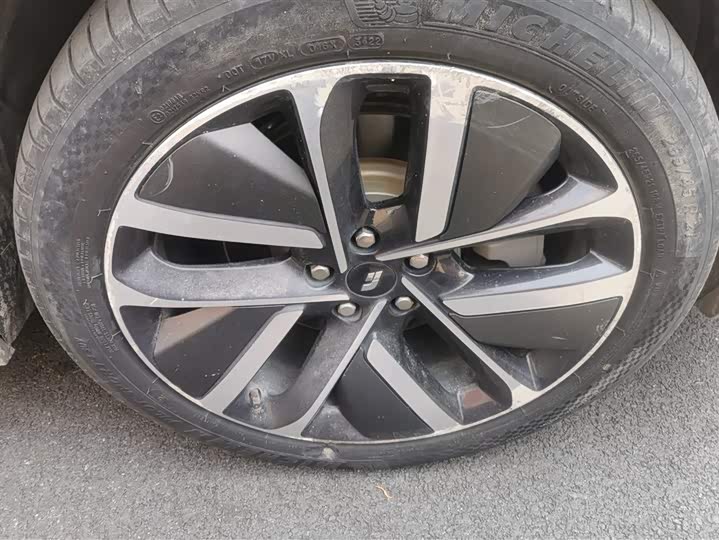 Фото 6 - LiXiang L9