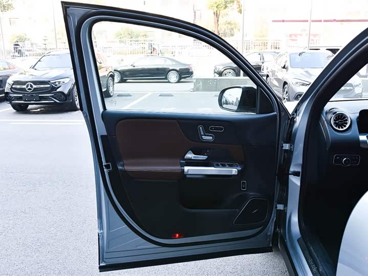 Фото 9 - Mercedes-Benz GLB-Class