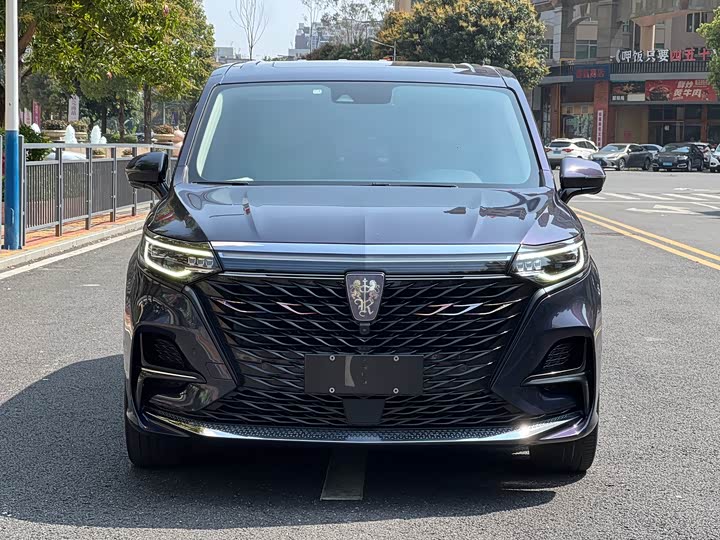 Фото 2 - Roewe iMax 8