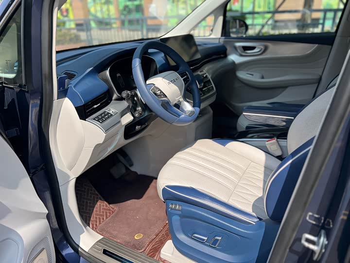 Фото 8 - Roewe iMax 8