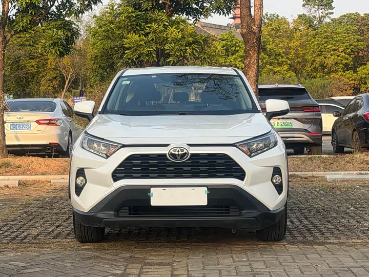 Фото 2 - Toyota RAV4
