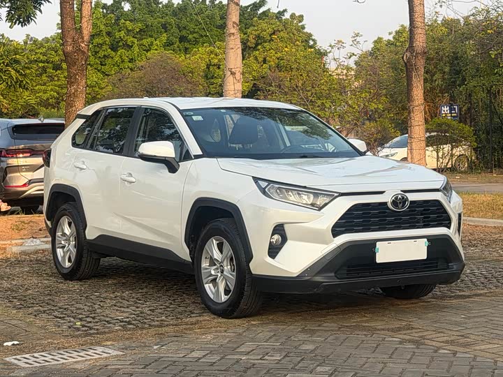 Фото 3 - Toyota RAV4
