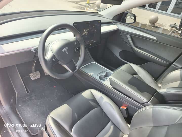 Фото 3 - Tesla Model Y