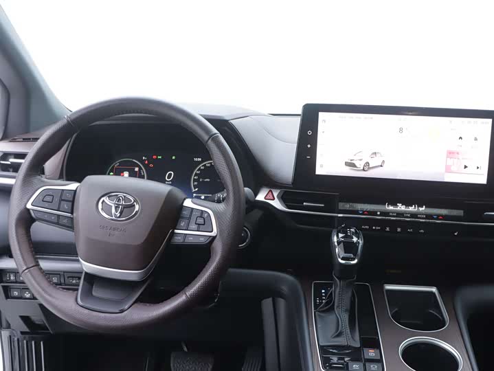 Фото 3 - Toyota Granvia