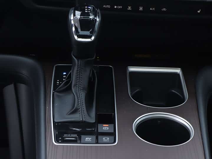 Фото 4 - Toyota Granvia