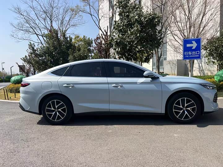 Фото 6 - BYD Qin L