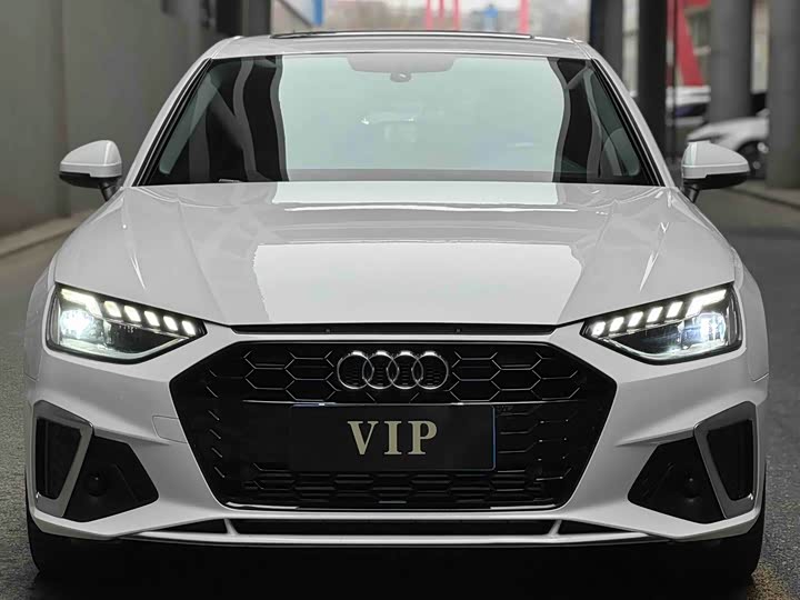 Фото 2 - Audi A4L