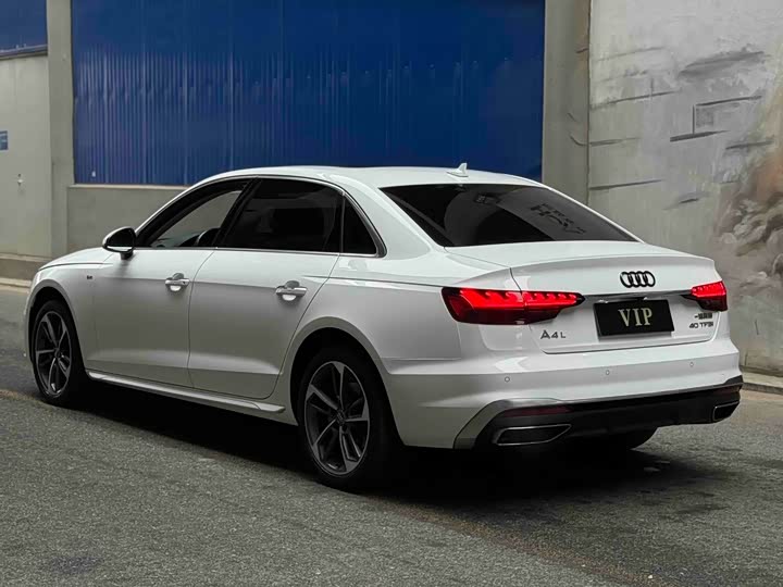 Фото 5 - Audi A4L