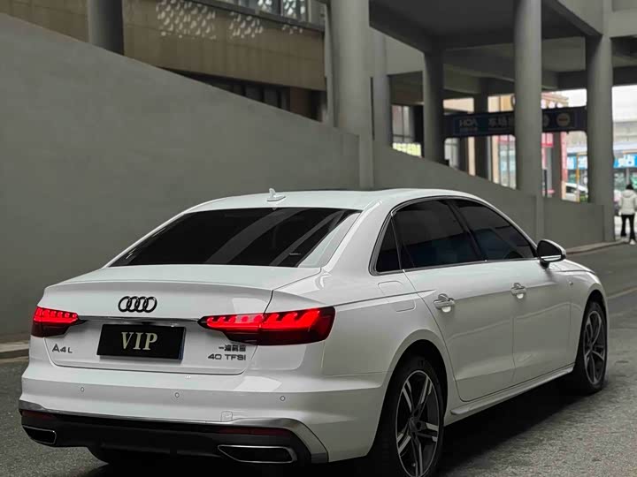 Фото 6 - Audi A4L