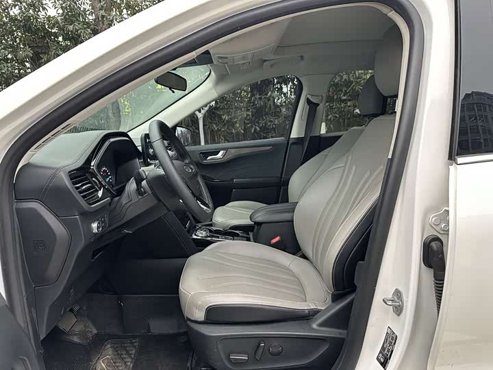 Фото 4 - Ford Escape