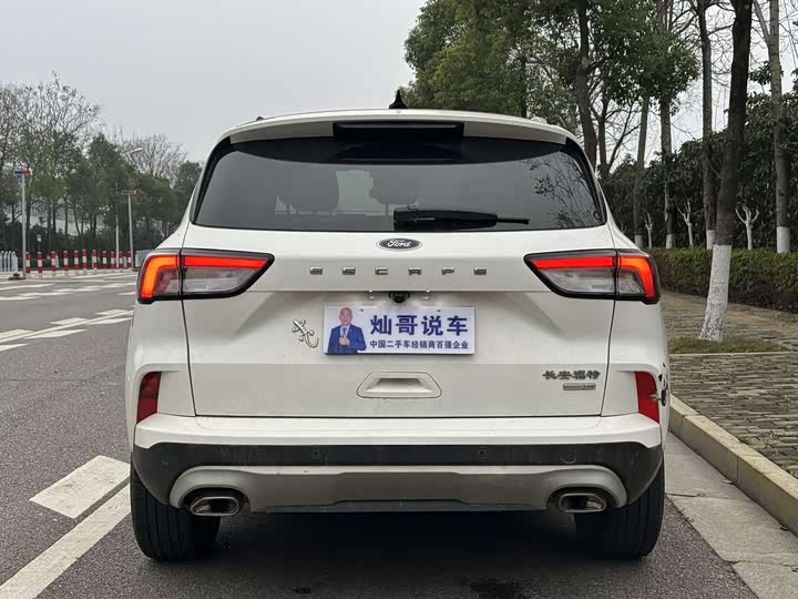 Фото 8 - Ford Escape