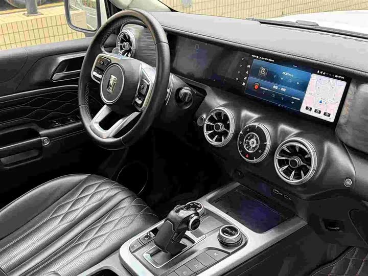 Фото 7 - Tank 300