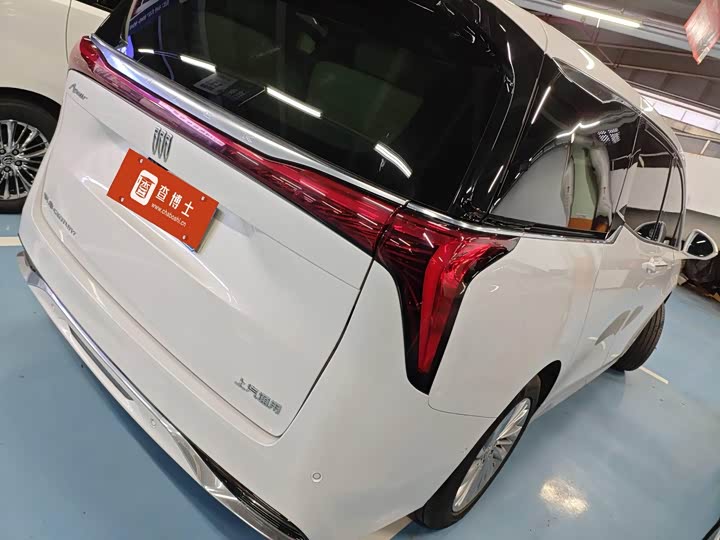 Photo 2 - Buick GL8 Century