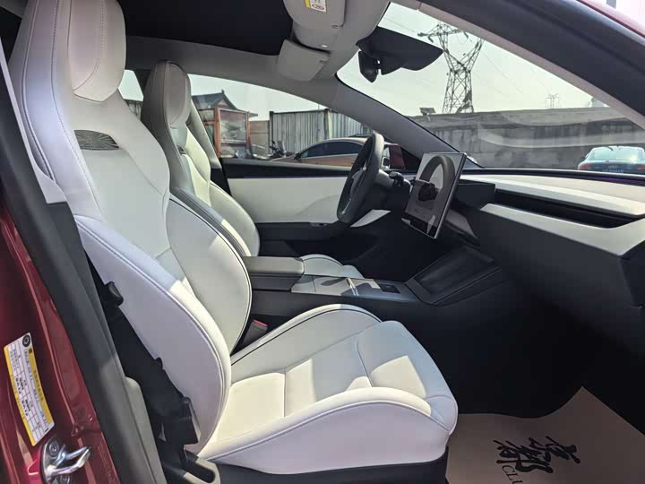 Фото 4 - Tesla Model 3