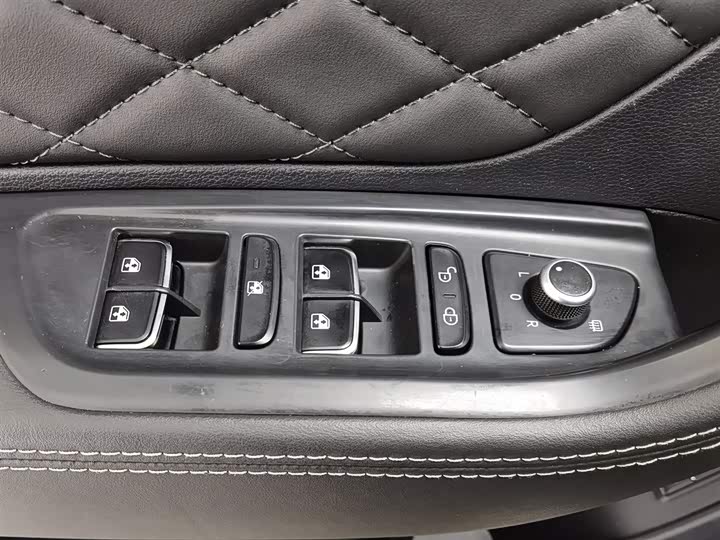 Фото 9 - Hongqi HS7