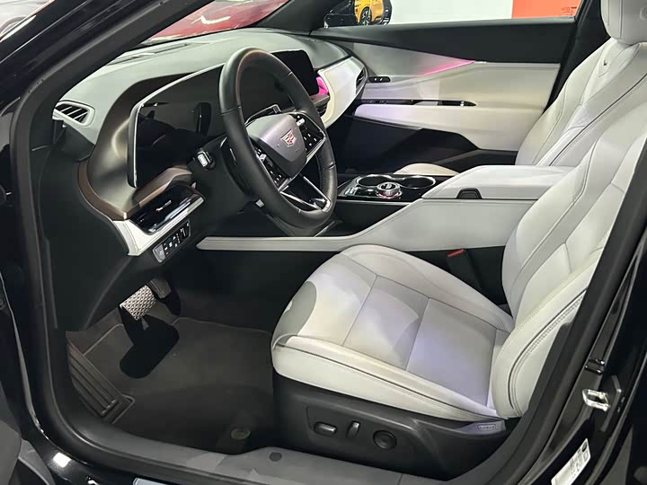 Photo 3 - Cadillac GT4