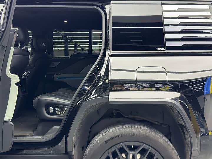 Photo 7 - BYD Yangwang U8