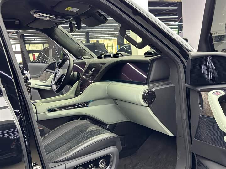 Photo 8 - BYD Yangwang U8