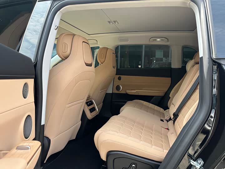 Photo 5 - Exeed Sterra ET