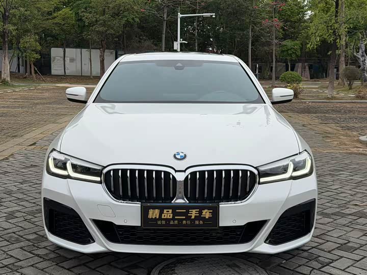 Photo 2 - BMW 5 Series