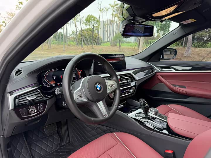 Photo 4 - BMW 5 Series