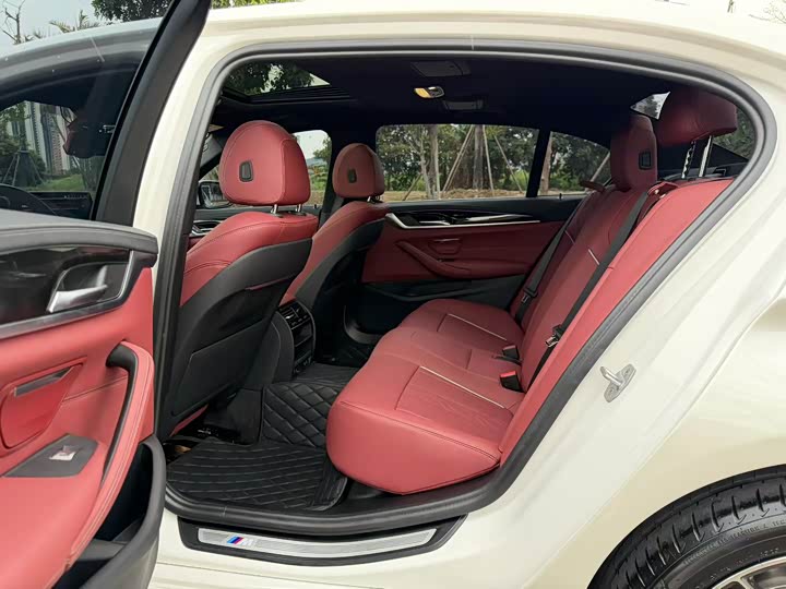 Photo 6 - BMW 5 Series