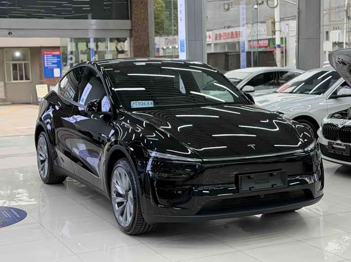 Фото 3 - Tesla Model Y